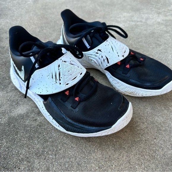 Nike Kyrie Low 3 Team Black White - Picture 1 of 8